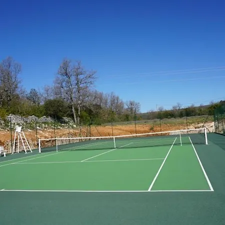 ゲストハウス La Buisse